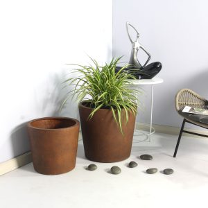 Rugen-Rust-Poly-outdoor-planter-set_lifestyle_01